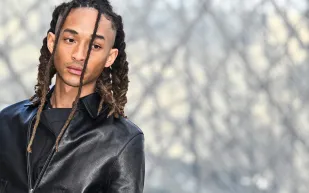 جيدن سميث يظهر بحقيبة "منزلية" نادرة من لويس فويتون