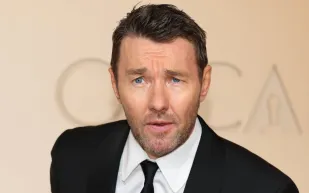 جويل إدجيرتون يتألق على السجادة الحمراء للأوسكار 2026 وسط حضور نجوم هوليوود (فيديو)