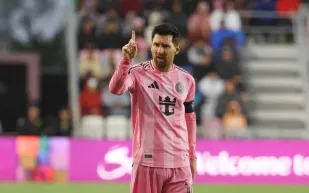 ميسي يكسر حاجز الـ 900 هدف.. نجم الأرجنتين يطارد رقم رونالدو (فيديو)