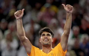 ألكاراز يحافظ على صدارة التصنيف العالمي للاعبي التنس