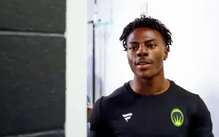 آي شو سبيد يقلب الموازين في WWE.. كيف خسر "ذا أوسوز" اللقب؟ (فيديو)