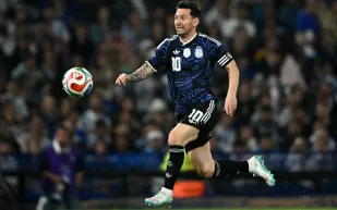 ليونيل ميسي أساسيًا أمام زامبيا: سكالوني يكشف عن استراتيجية التحضير لمونديال 2026