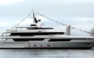 كوديكاسا تكشف النقاب عن يخت Legacy 4.. تعرف على المواصفات (فيديو) 