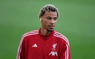 نجم ليفربول يثير الجدل خارج الملعب: 12 تسريحة شعر في أسبوع!