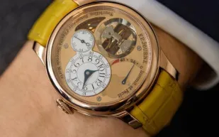 ساعة "سويفرين فيرتيكال" من "F.P. Journe" بمزاد سوذبيز.. هل تتخطى المليون دولار؟