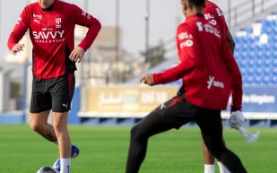 مفاجآت في تشكيلة الهلال أمام الفتح.. غيابات وعودة قوية لنجوم الفريق