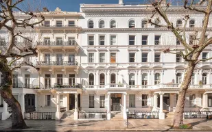 قصر فيكتوري بـ 32 مليون دولار.. أيقونة تاريخية تتصدر عقارات لندن