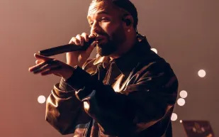 دريك أول فنان يكسر حاجز الـ 130 مليارًا.. تعرّف على حجم ثروته وعقاراته الفاخرة