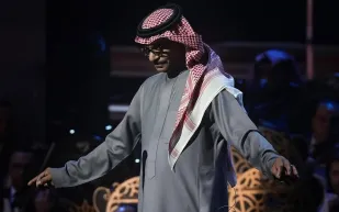 رابح صقر يلهب حماس جمهور الرياض.. رسائل وطنية وأغنيات خالدة في ليلة العيد (فيديو)