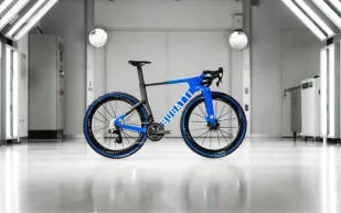 بوغاتي تكسر القواعد وتطلق دراجة طريق بسعر مفاجئ (فيديو)