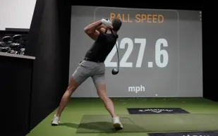 أسرع ضربة جولف في التاريخ تتفوق على سرعة بورشه 911 (فيديو)