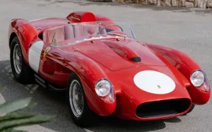 سيارة أسطورية في زفاف لوكلير.. ما قصة "فيراري تيستا روسا"؟