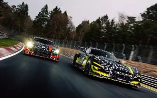 زلزال في عالم السرعة.. مرسيدس تبدأ اختبارات طراز بلاك سيريس في نوربورغرينغ (فيديو)