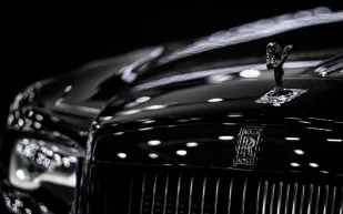 من "سويبتيل" إلى "دروب تيل".. ماذا تحمل رولز-رويس في نسختها الكهربائية؟