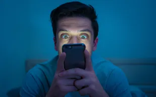 هل تعاني إدمان تيك توك؟ دراسة تكشف علاقة صادمة بالقلق وضعف التركيز