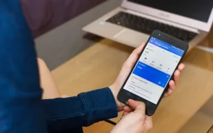 ميزة ترجمة جوجل الفورية تصل لهواتف "آيفون"..  وداعًا لحواجز اللغة!