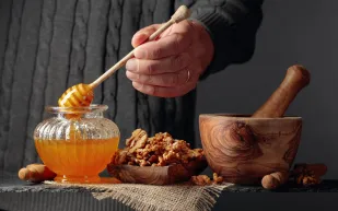 العسل أم المربي.. أيهما أكثر فائدة لصحتك؟