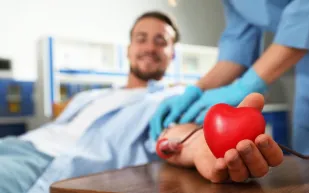 دراسة تكشف: اختبار دم قد يحدد خطر الإصابة بالخرف قبل 25 عامًا!