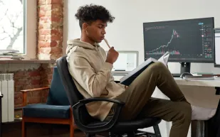 نصائح ريتش هاندلر لطلاب "جيل زد": كيف تبني مسيرة مهنية ناجحة في وول ستريت؟