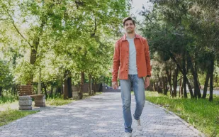 دراسة تكشف أسرار المشاعر من طريقة المشي