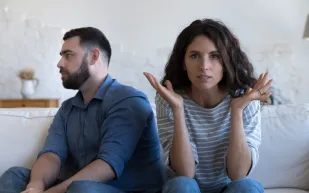 دراسة بريطانية: ثلث شباب جيل زد يطالبون بـ"طاعة الزوجة" 