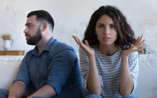 الطيبة سلاح ذو حدين.. دراسة تكشف سر انجذاب المتعاطفين لشركاء سامّين 