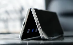 تسريبات جديدة تكشف عن Galaxy Z Roll 5G: شاشة قابلة للتمدد ومواصفات ثورية (فيديو)