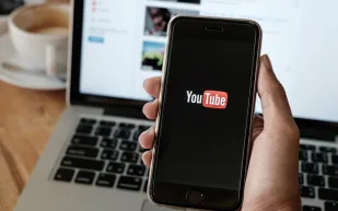 إلزام يوتيوب وميتا بدفع 3 ملايين دولار بسبب فتاة مراهقة.. فما القصة؟