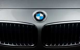 ثورة على لوحة القيادة.. BMW تكشف عن نظام رؤية بانورامي جديد