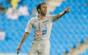 من هو شكري الحنفوش حكم مباراة النصر والخليج؟