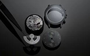 IWC Schaffhausen تتّشح بالأسود في ساعة Portugieser Chronograph Ceratanium