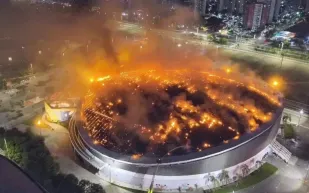 للمرة الثالثة.. حريق يلتهم سقف مضمار أولمبي في ريو (فيديو)