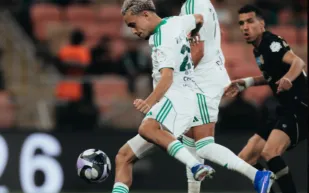 الأهلي يقتنص وصافة الدوري بعد الفوز على ضمك بـ3 أهداف (فيديو)