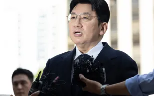 مؤسس شركة HYBE المنتجة لفرقة BTS مهدد بالاعتقال.. ما القصة؟