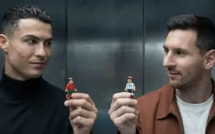 كم تقاضى رونالدو وميسي مقابل إعلان "ليغو" التاريخي؟ (فيديو)