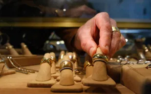 استقرار أسعار الذهب في السعودية اليوم الأحد 19 إبريل 2026