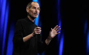 من بيكسار إلى المليارات: كيف بنى ستيف جوبز ثروته بعيدًا عن آبل؟