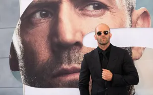 جايسون ستاثام يعود بقوة.. أول إعلان لفيلم Mutiny يثير الحماس (فيديو)