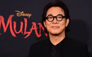 في عيد ميلاده الـ63.. كم تبلغ ثروة جيت لي؟ 