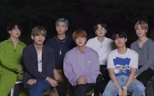 بعد غياب دام أربع سنوات.. كيف فاجأت فرقة BTS عشاقها؟ (فيديو)