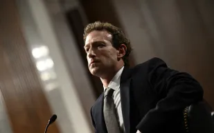 مارك زوكربيرغ يراقب موظفيه.. كل ضغطة مفتاح تتحول إلى وقود للذكاء الاصطناعي 