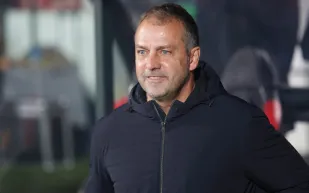 رحلة غير متوقعة لمدرب برشلونة.. أين وجد هانز فليك راحته؟