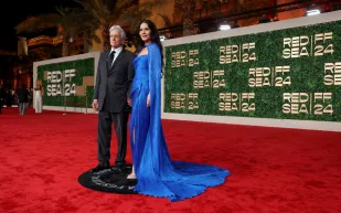 مايكل دوغلاس وكاثرين زيتا جونز يخفضان سعر بيع قصرهما في نيويورك