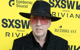 نيكولاس كيج يعود إلى عالم "Longlegs" في مشروع مرعب جديد (فيديو)