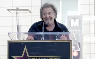 آل باتشينو يحتفل بعامه الـ86 برفقة بيفرلي دي أنجيلو! 