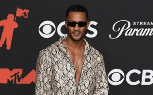 بعد الأكشن.. محمد رمضان يقتحم عالم الرومانسية بأغنية "جميلة" (فيديو)