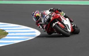 العلم الأحمر يوقف تجارب السوبر بايك بسبب حادث مروّع (فيديو)