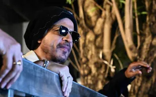 كيف عبّر شاروخان عن ولائه لفريق كولكاتا نايت رايدرز من خلال ساعة فاخرة؟