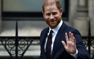 سيلفي غير متوقع يجمع الأمير هاري وبطلة أولمبية شهيرة (فيديو)