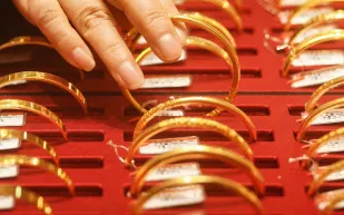 تحركات محدودة في أسعار الذهب في السعودية اليوم  15 إبريل 2026 